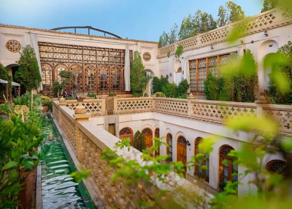 Ghasr Monshi Hotel in Isfahan