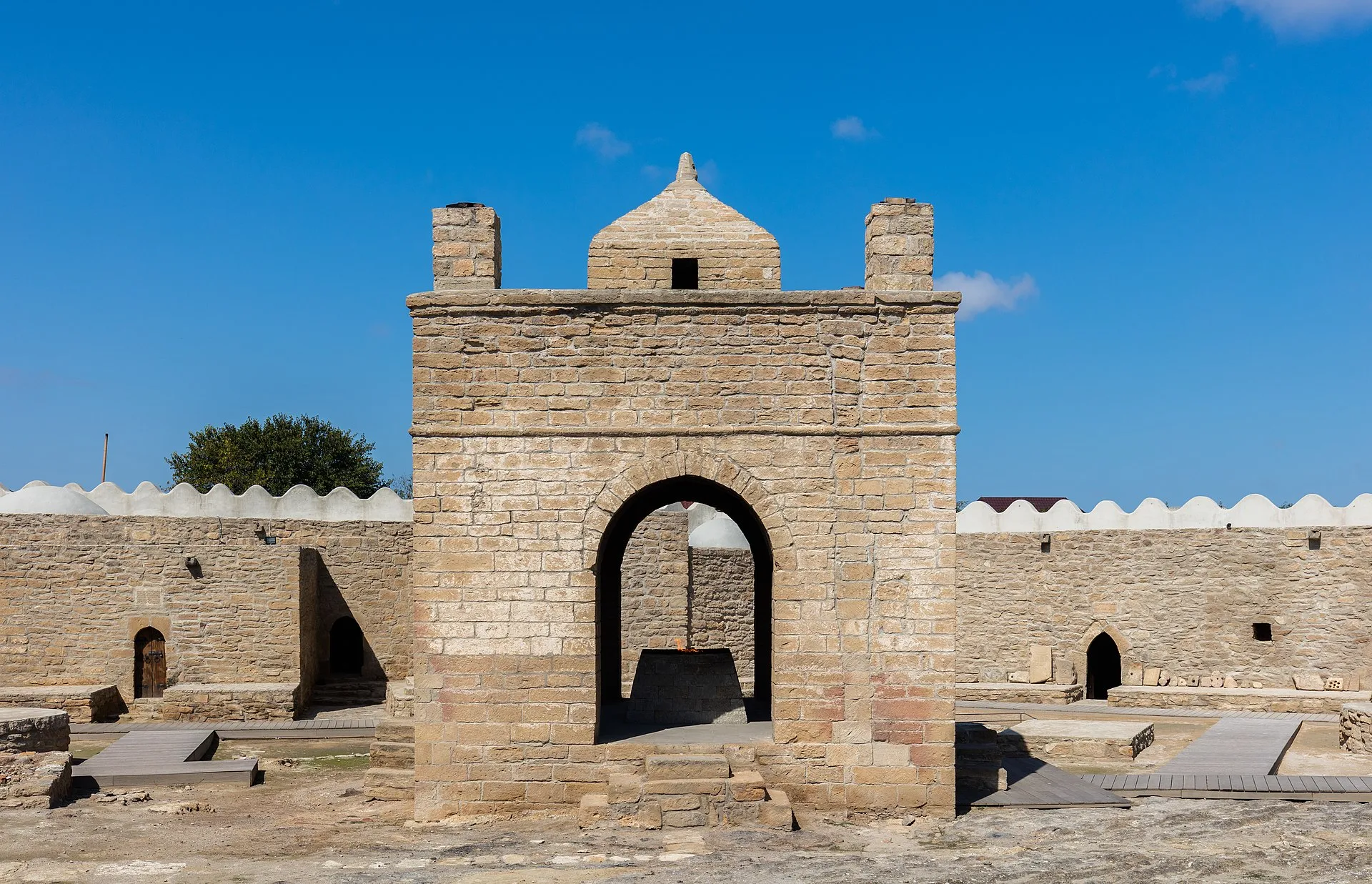 Templo de fuego Baku Azerbaiyan 2016 09 27 DD 33.jpg