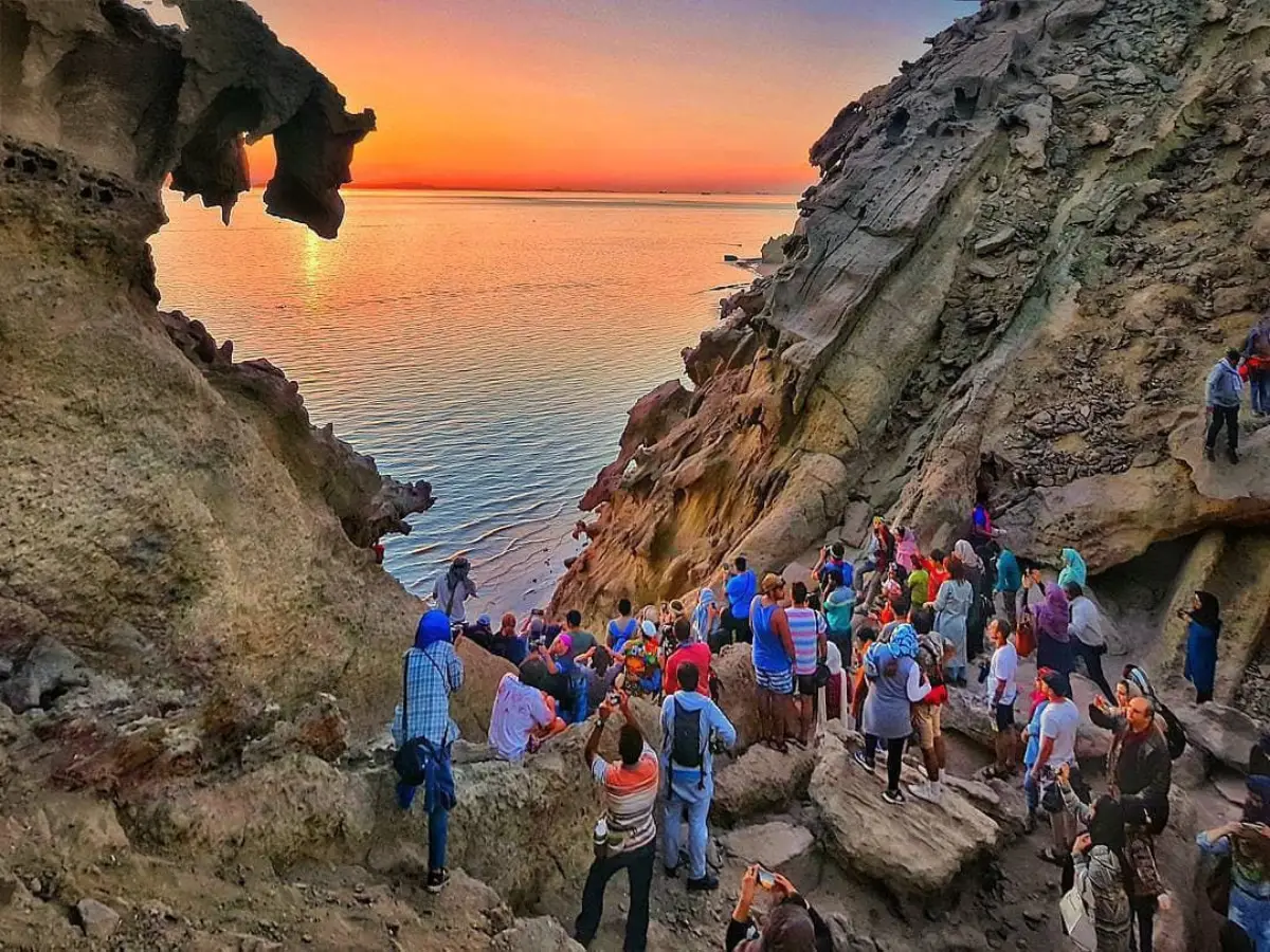 Tourists in Hormuz 